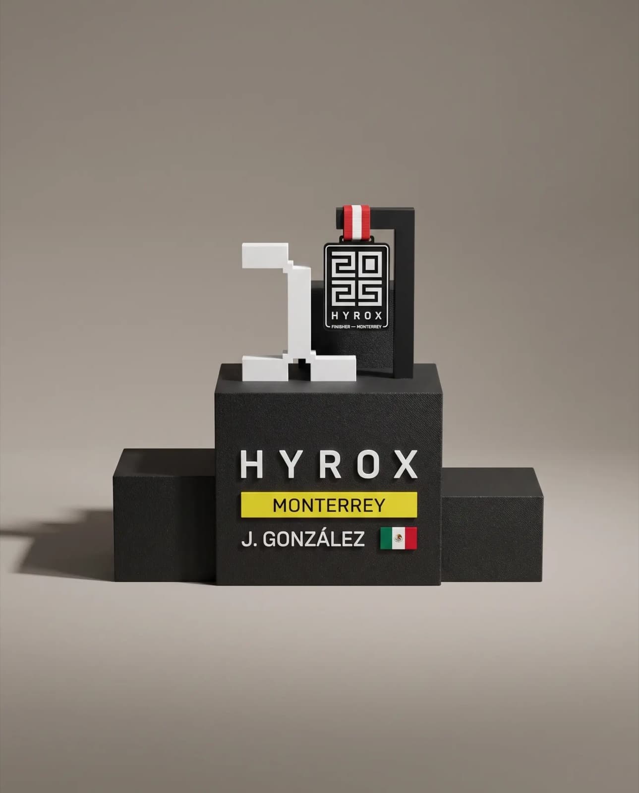 Trofeo de mesa negro con un número uno blanco en bloques, medalla y placa con nombre y sede.